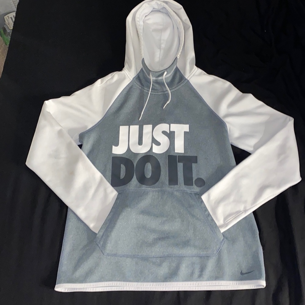 Women’s Nike sweatshirt
